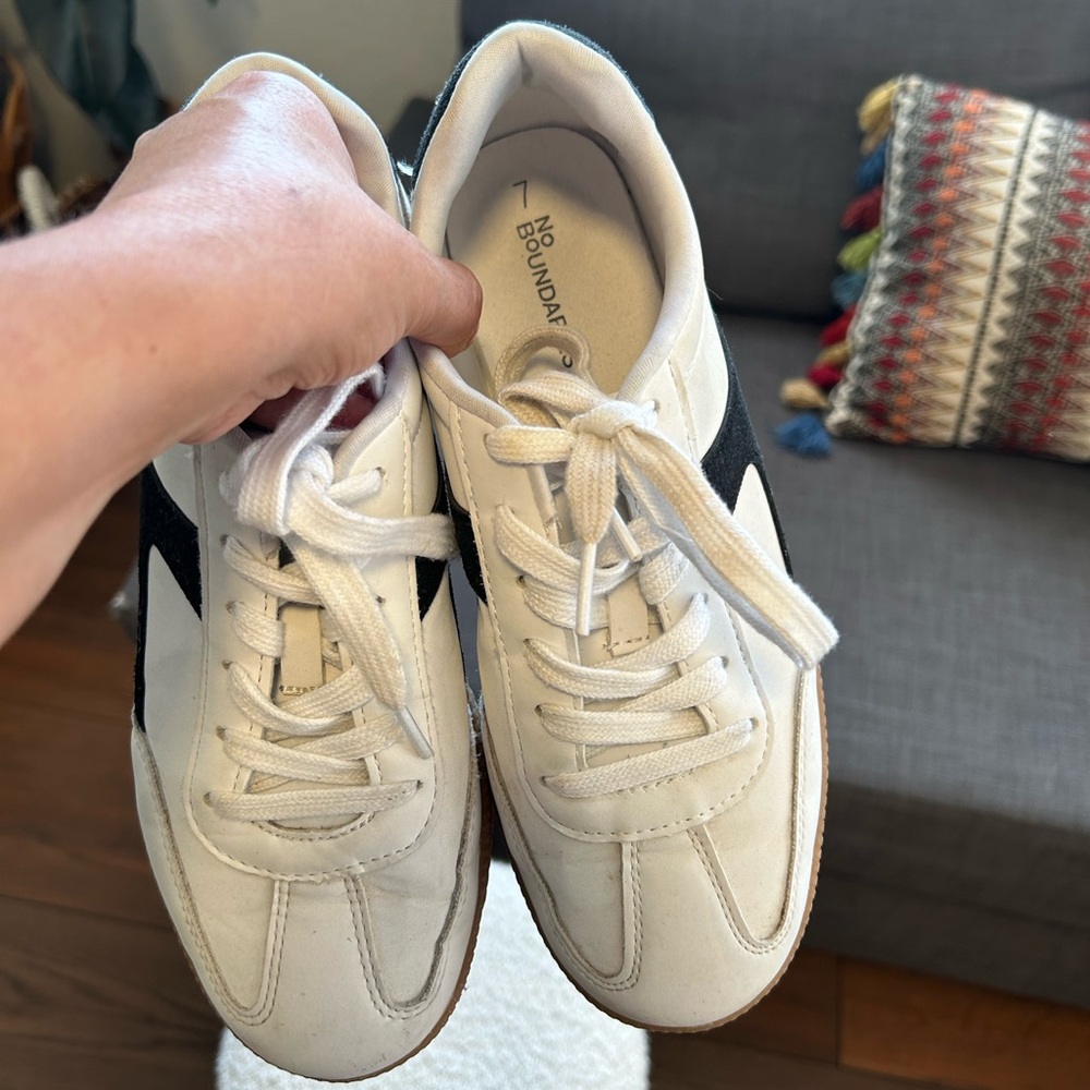 No Boundaries Women’s White and Black Lace Up Sports Sneakers Size 7 - Picture 6 of 6